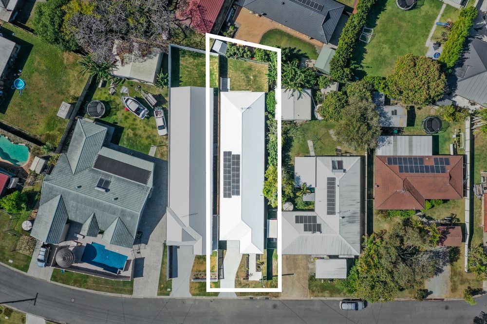13 wisteria-ct-victoria-point-dr-01