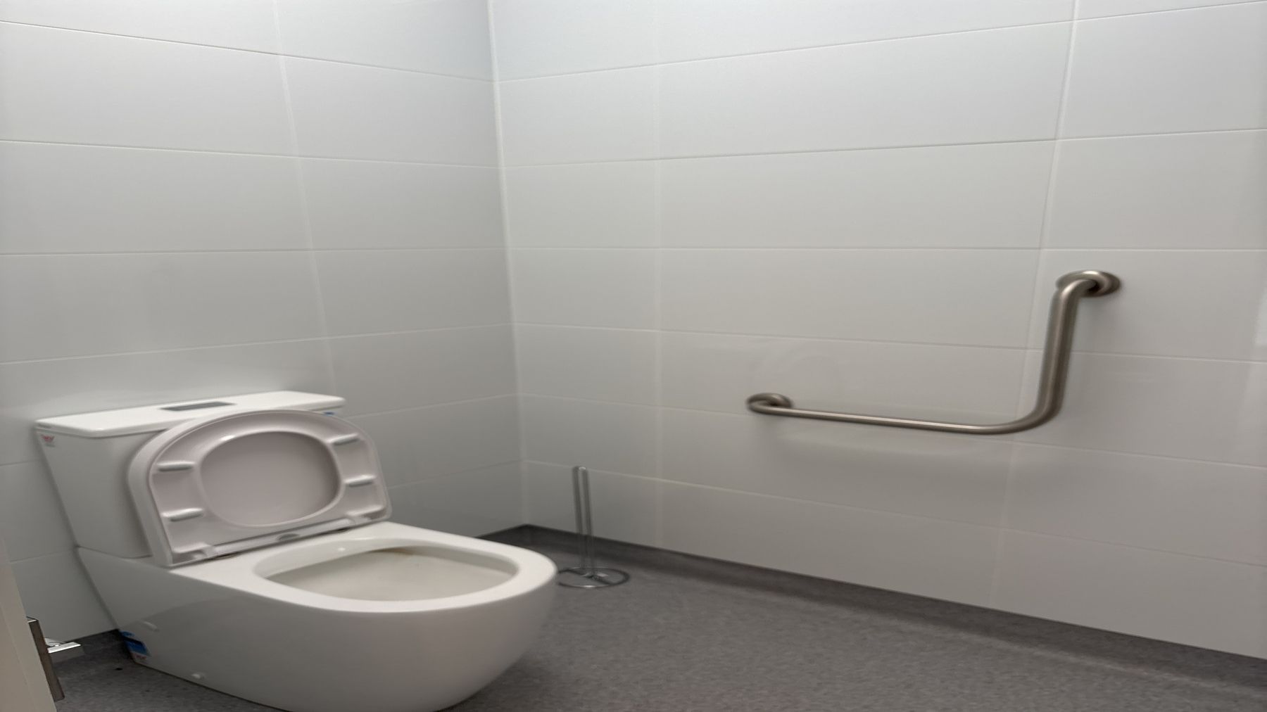 Ensuite 2  photo  1)