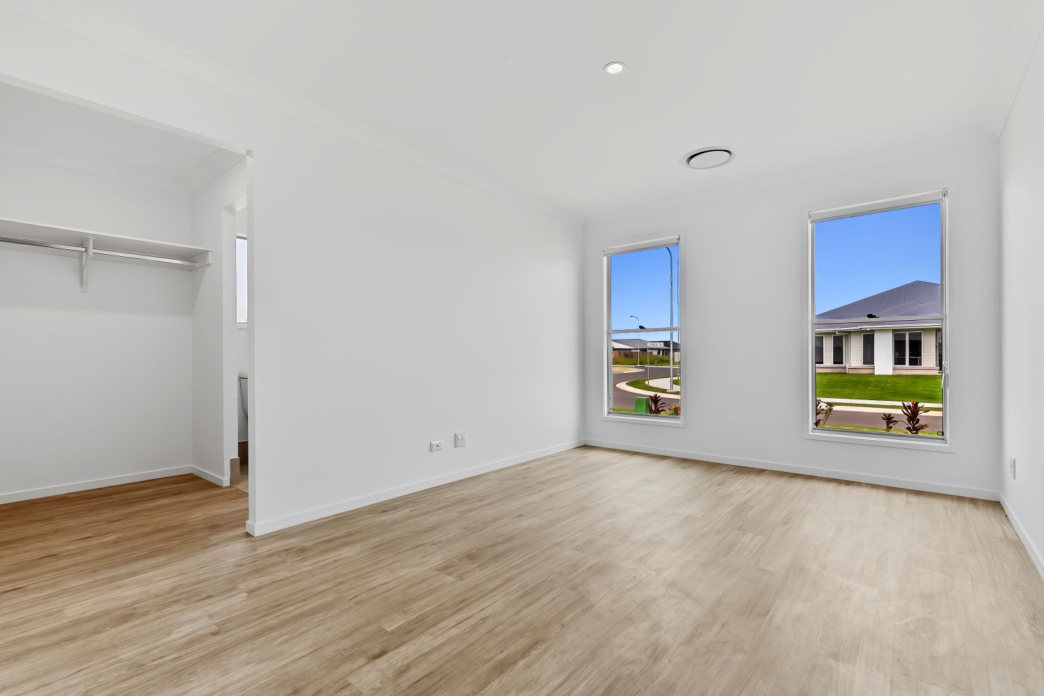 009 Open2view_ID941399-1_Dorrigo_Court