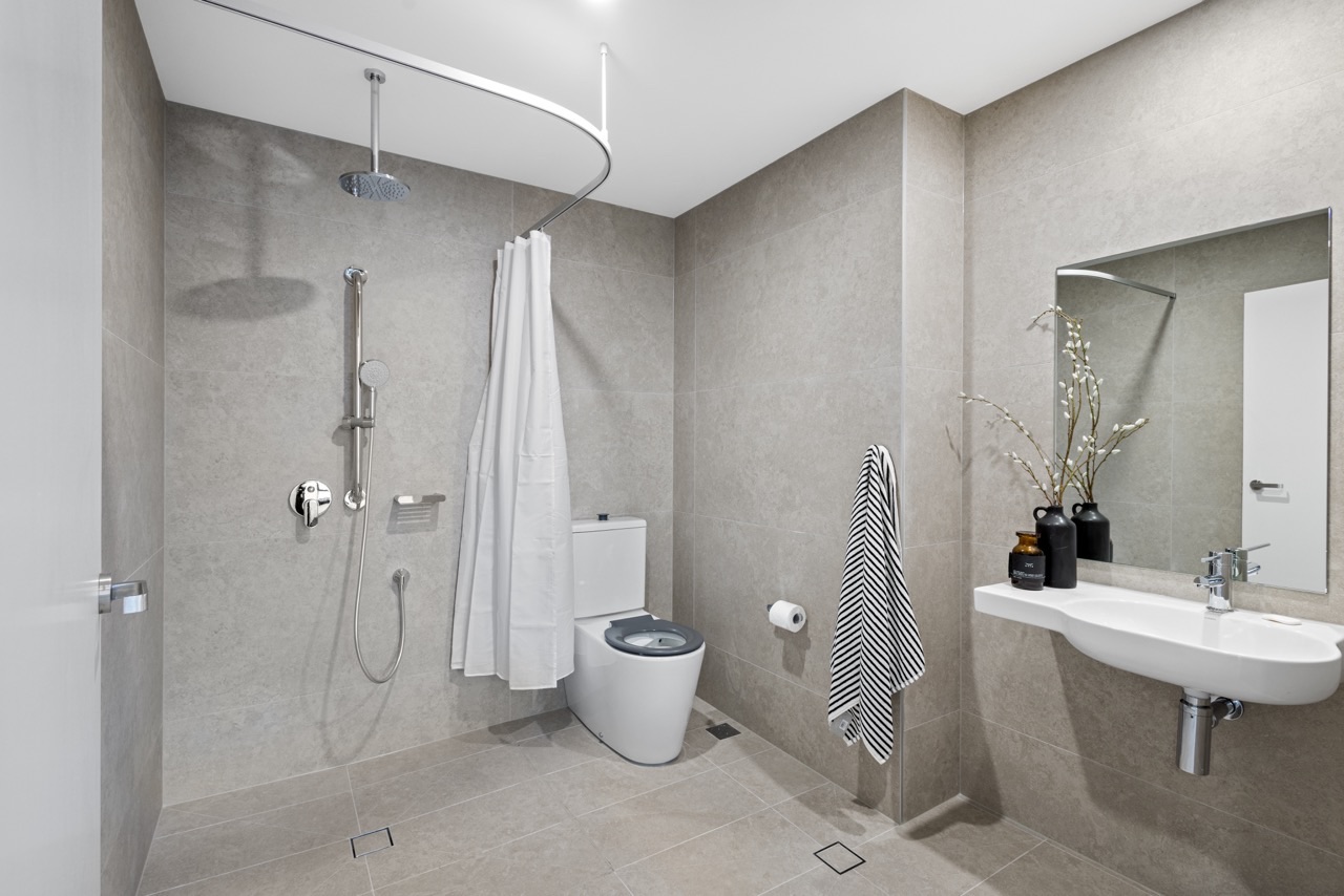 Vera Rouse-Hill-184 Large