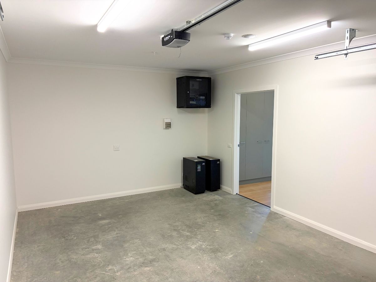 Morwell 11 Garage UPS