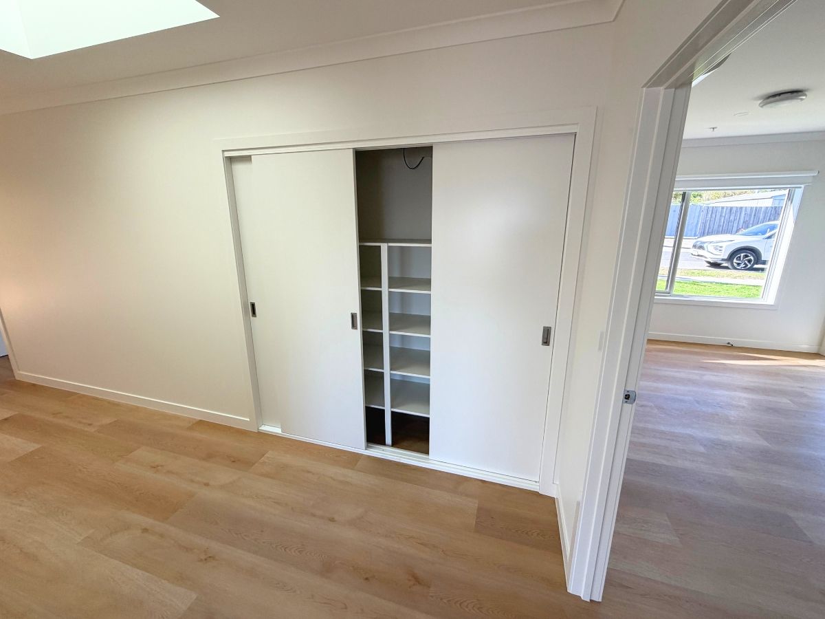 Morwell 11 hall storage