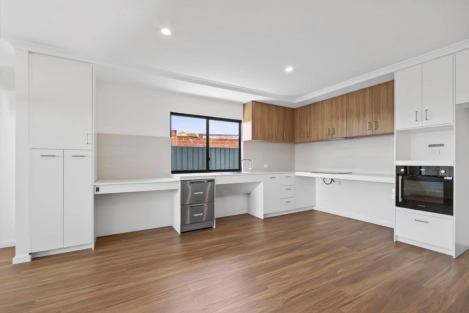 007 Open2view_ID999326-22_Shebelle_Way__Hilbert