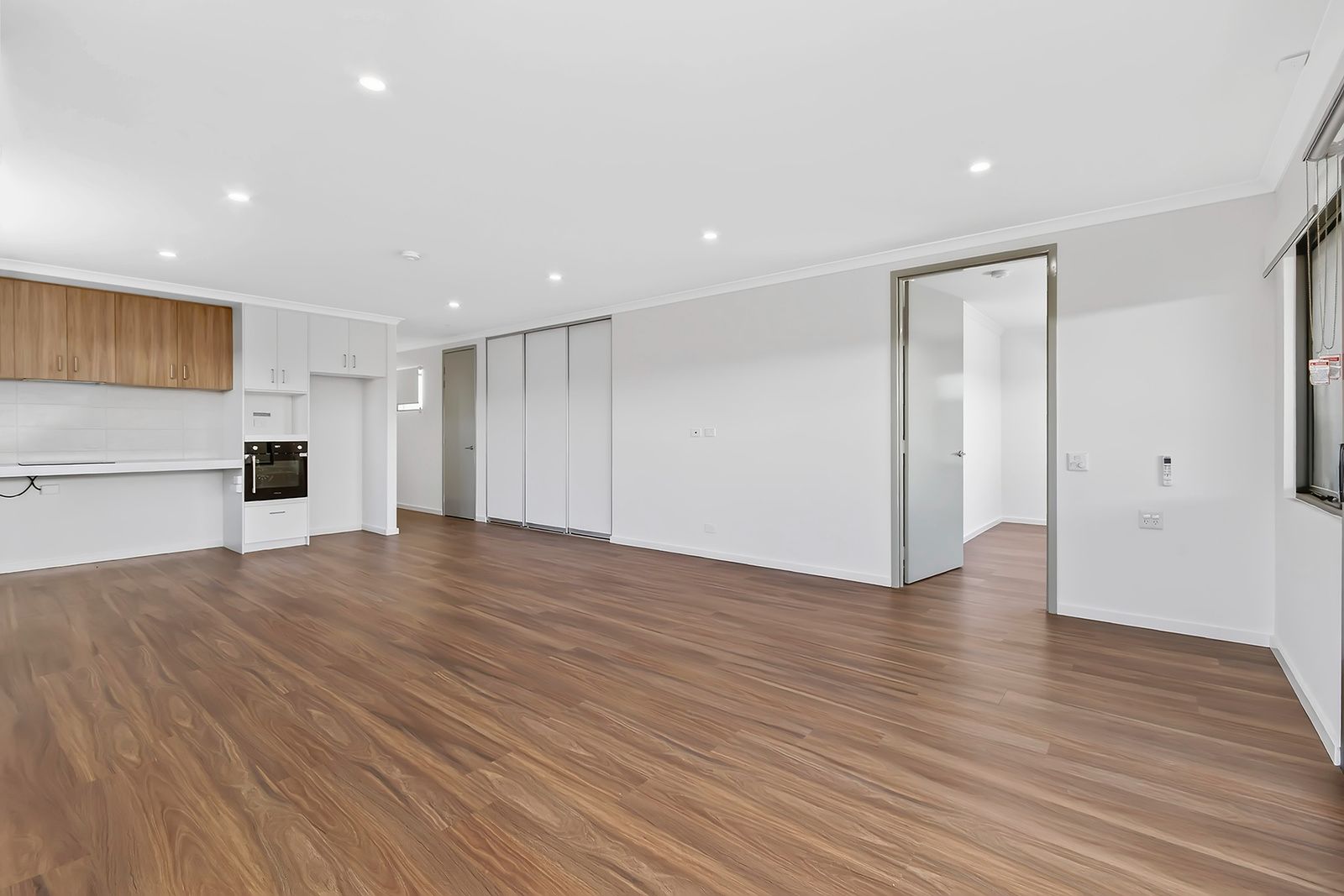 006 Open2view_ID999326-22_Shebelle_Way__Hilbert