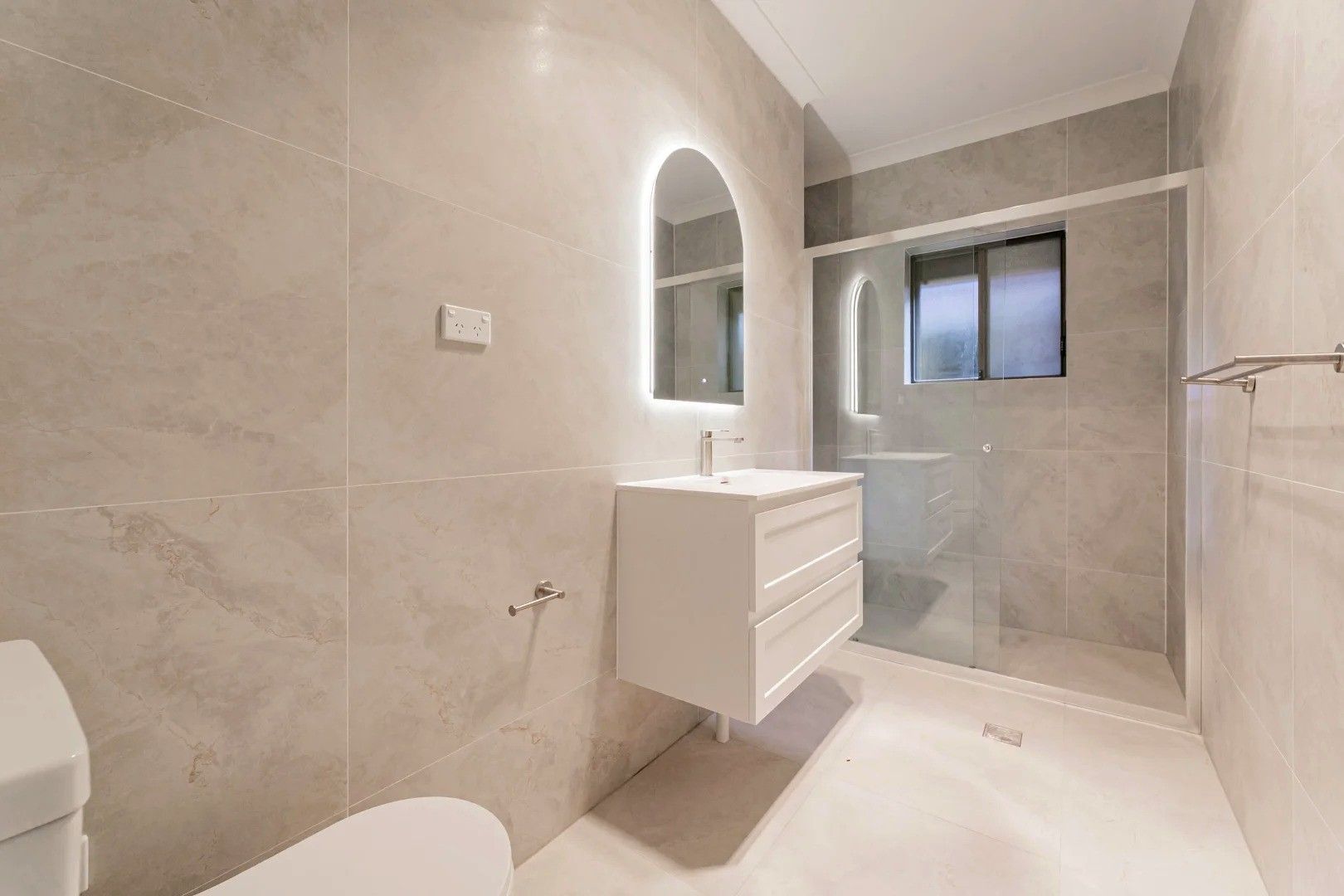 06 bathroom