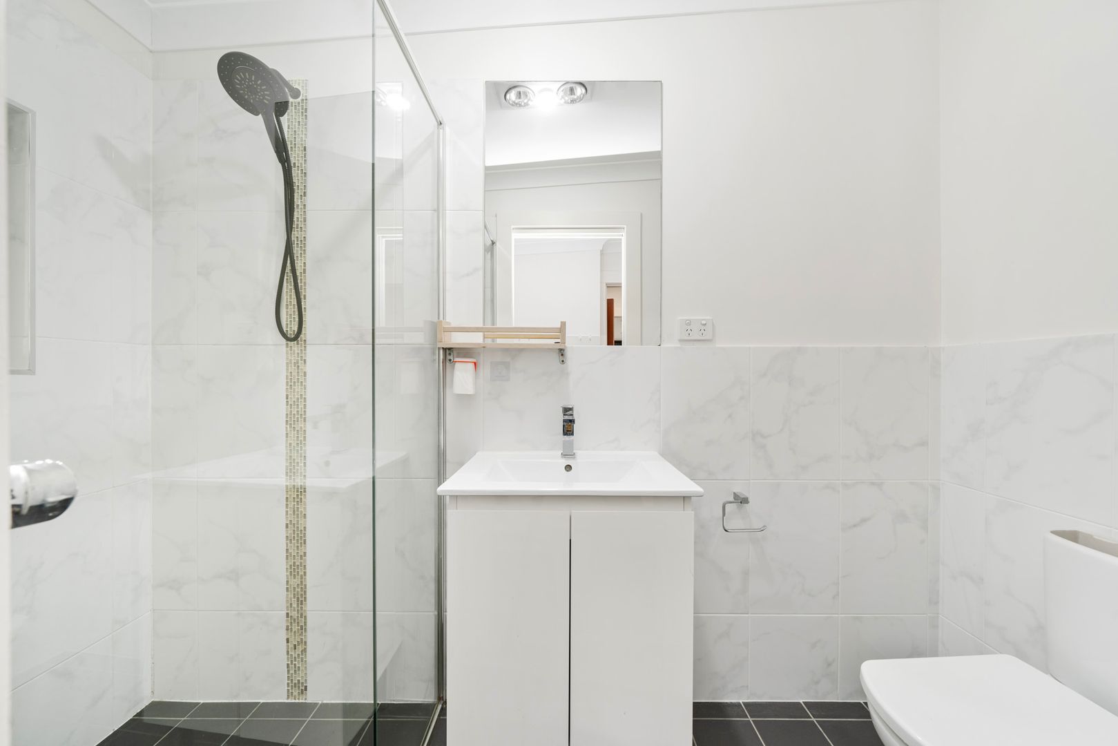 17268793 5_1_241024_042756-w2000-h1334