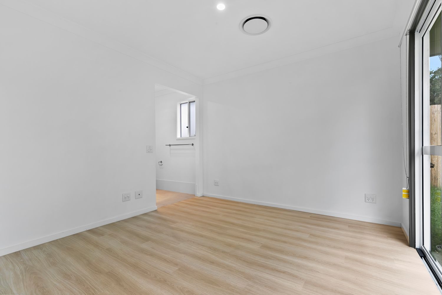 015 Open2view_ID941567-85_Hamilton_Road