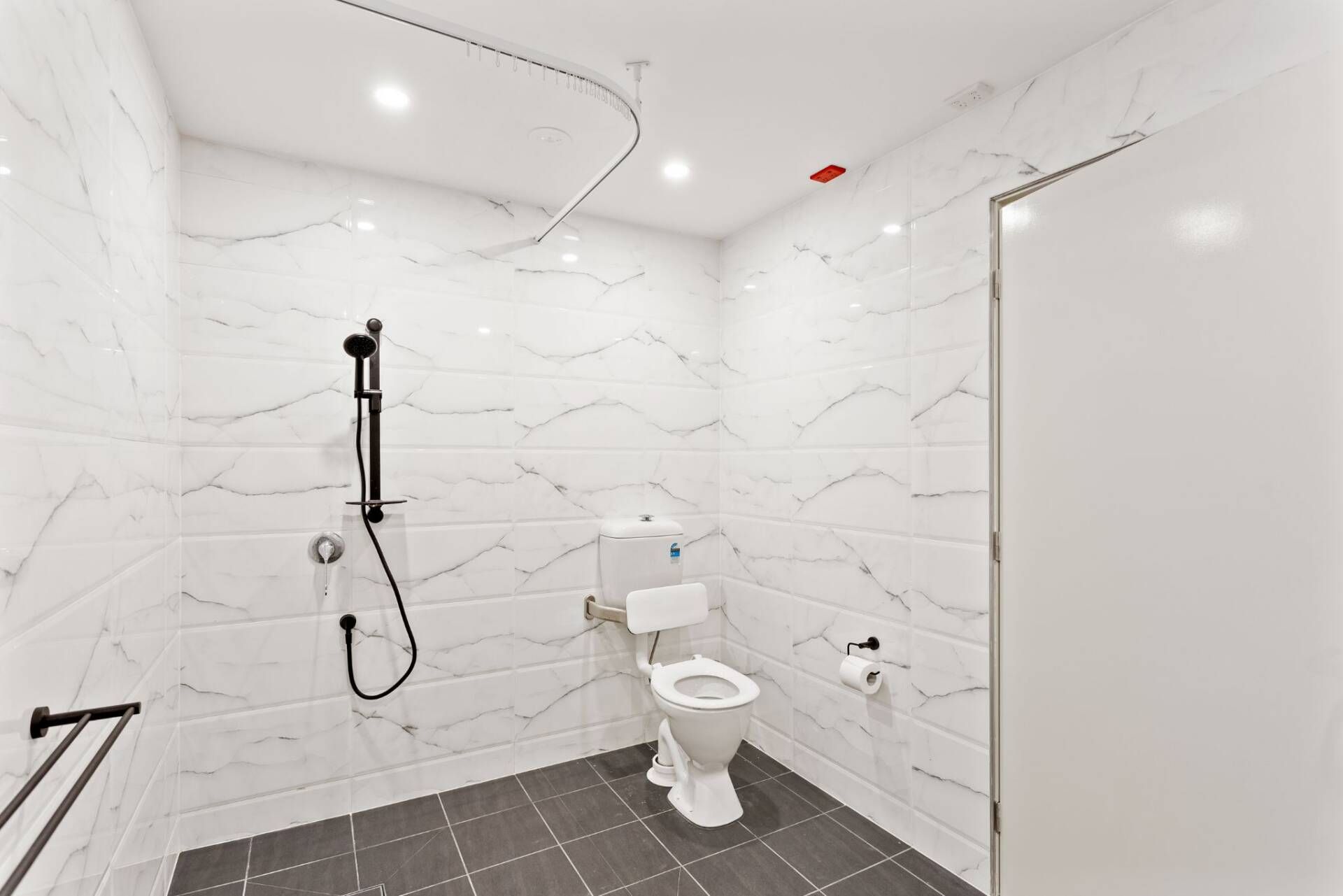 Toilet scaled