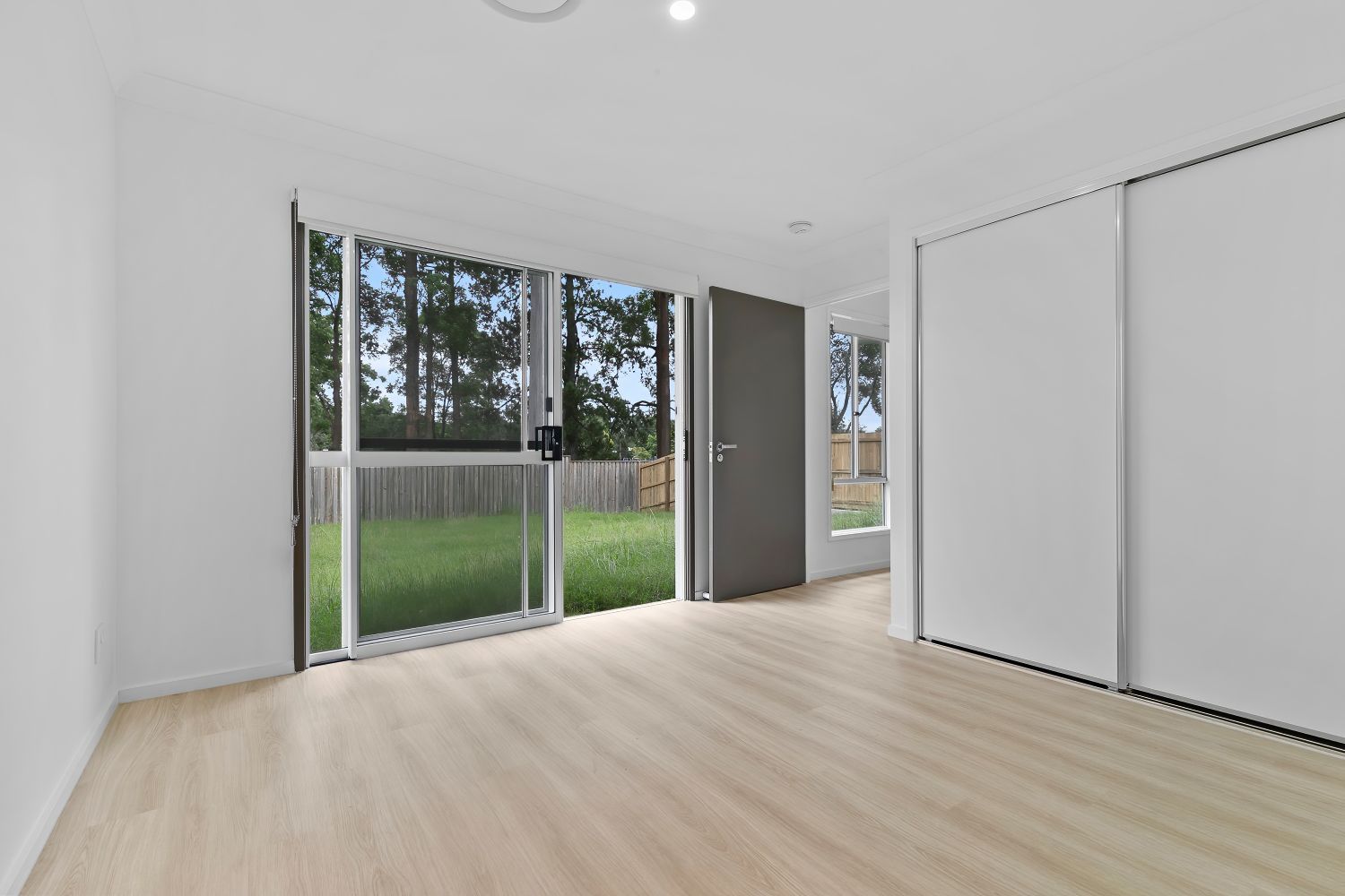 017 Open2view_ID941567-85_Hamilton_Road