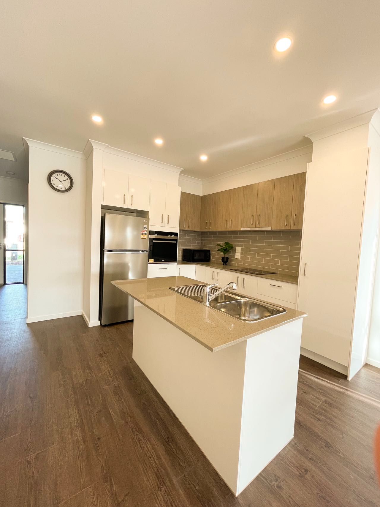 Photo 4 Woolspinner Cres Wyndham Vale