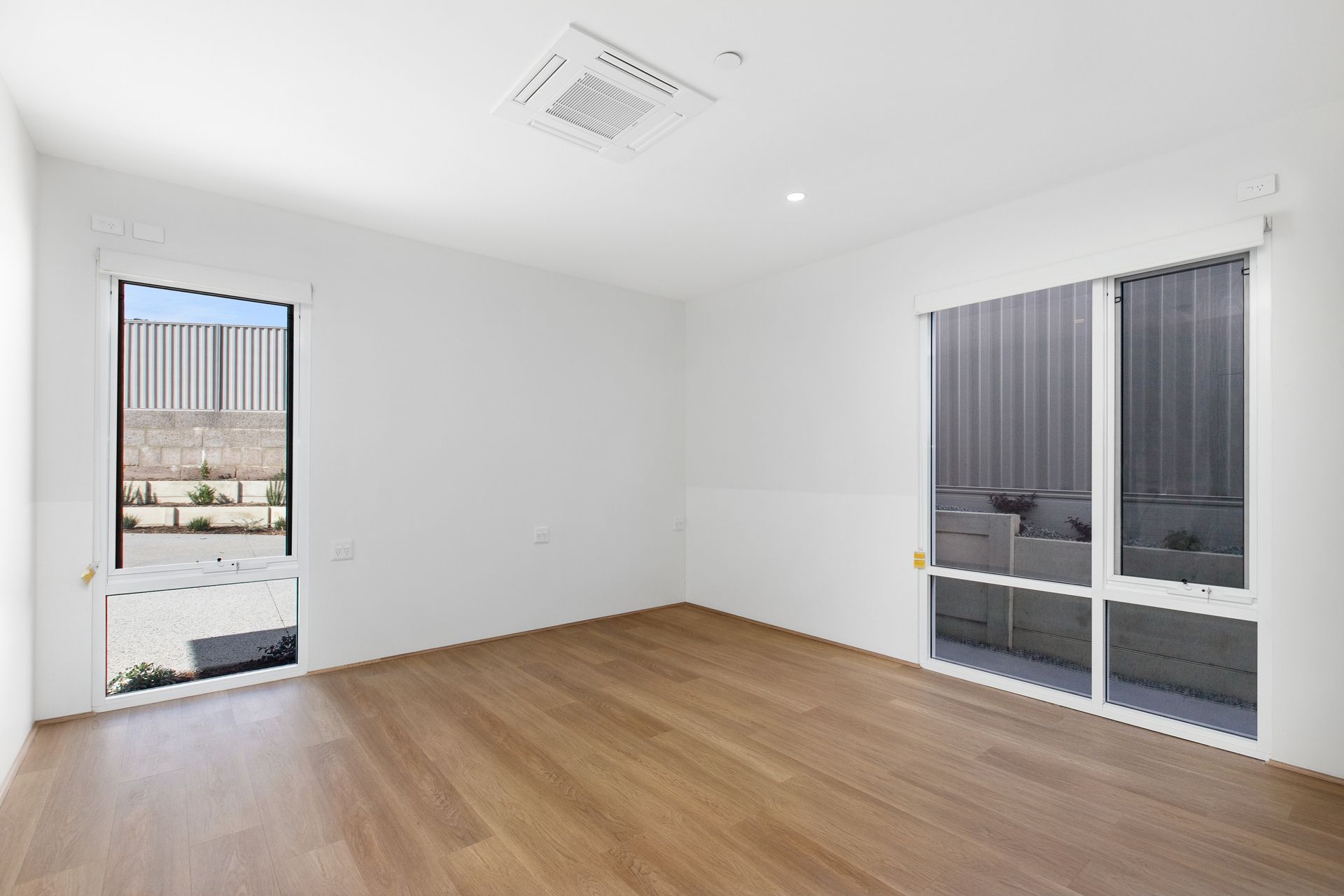 4 21b Purvis St, Hamilton Hill 03