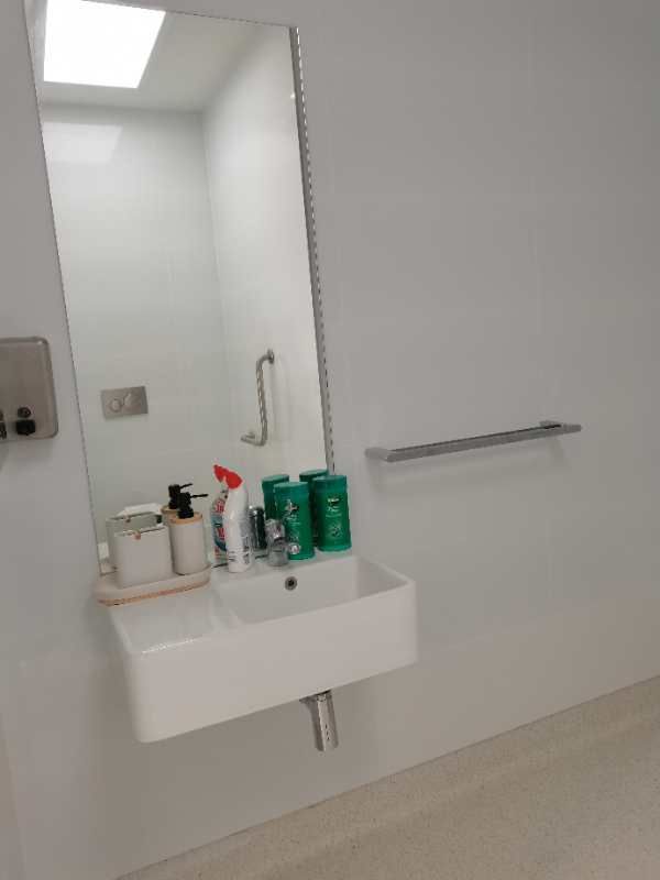 Ensuite inside 4