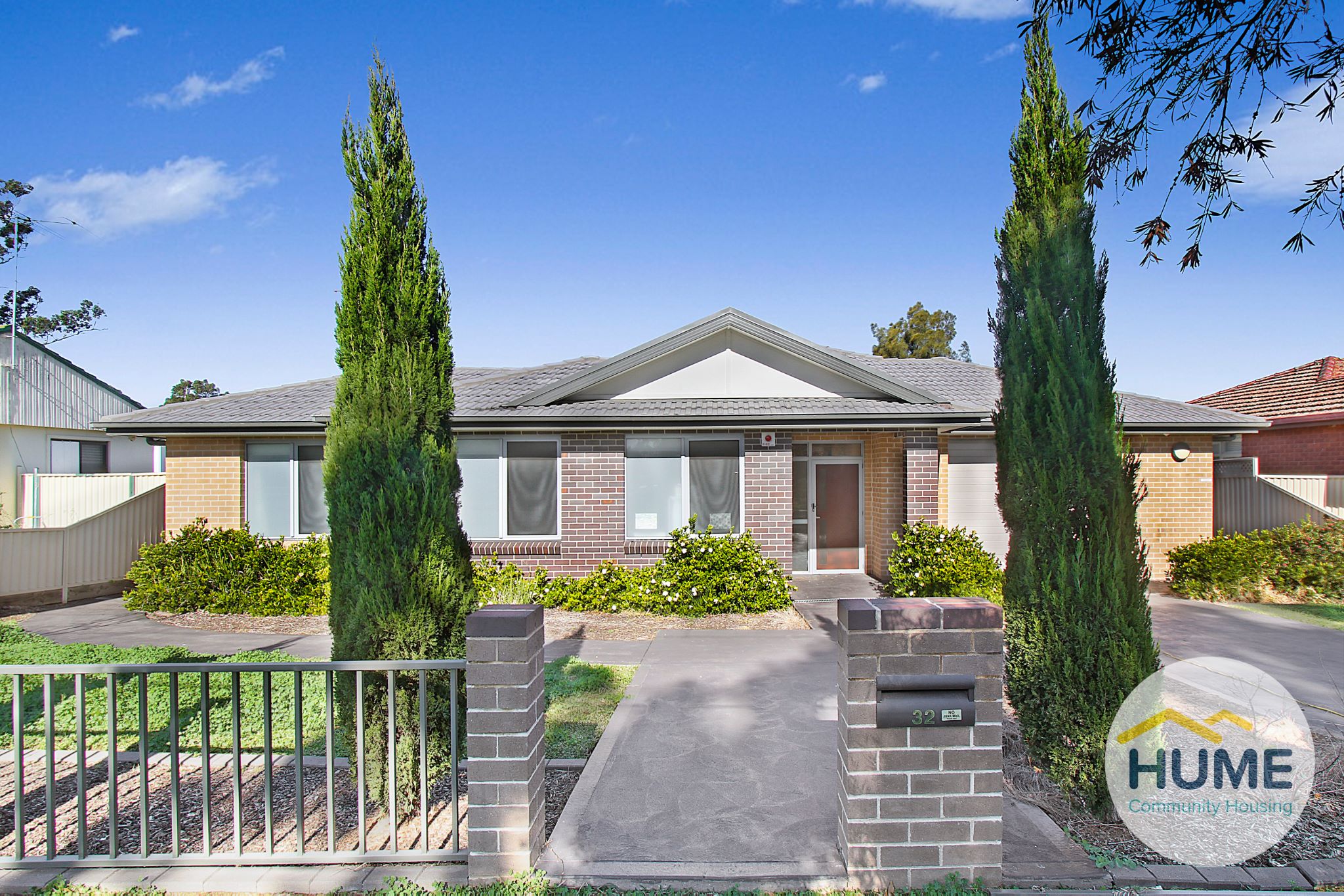 LOGO Mount Druitt front