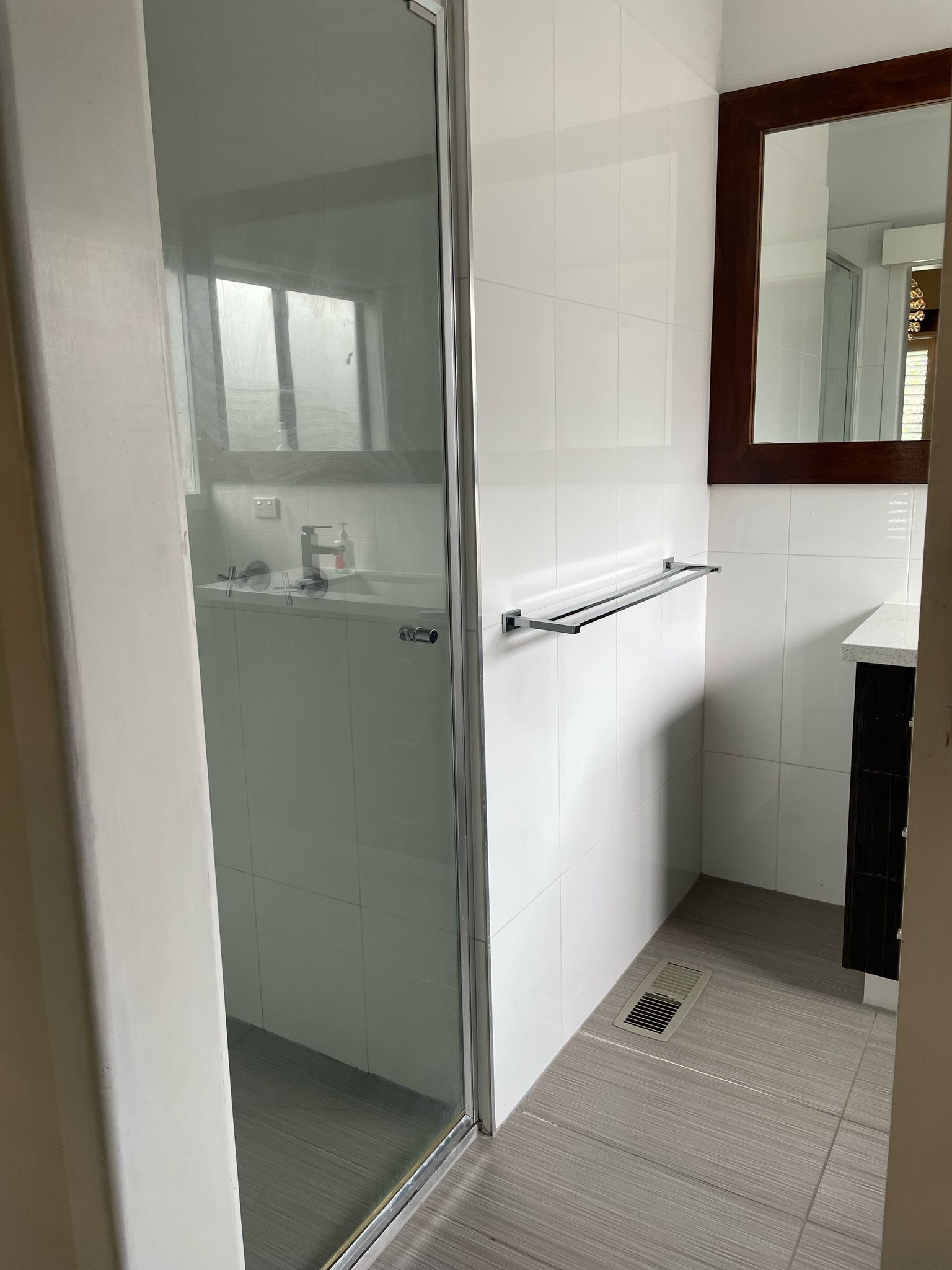 Hall  Master Ensuite 1)