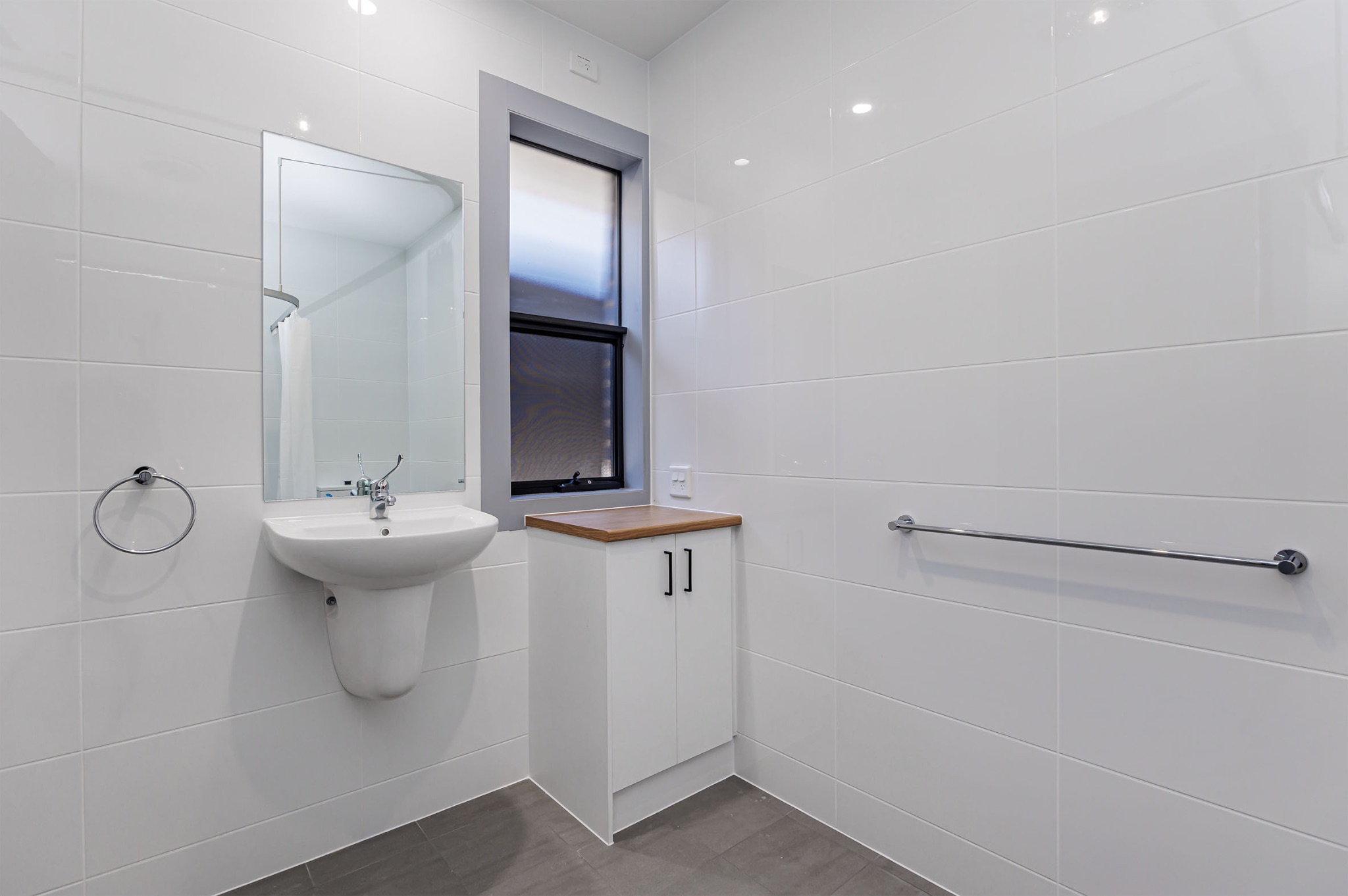 bathroom  2)