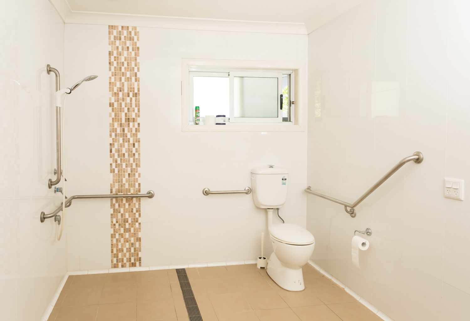 SIL 004 Granville   SC Bathroom (LR)-0001 - Copy