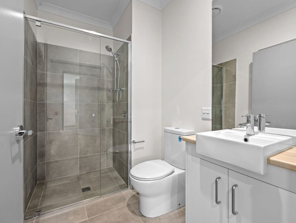11   Elliott St 13 - Bathroom