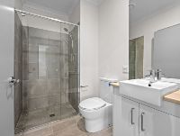 11   Elliott St 13 - Bathroom
