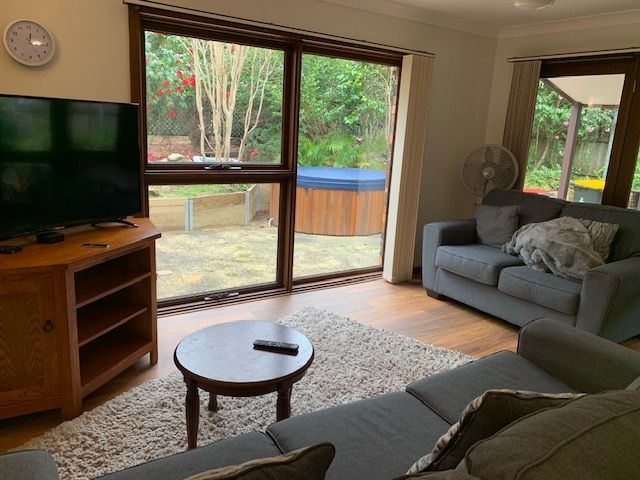 IMG 1809- livingroom 2