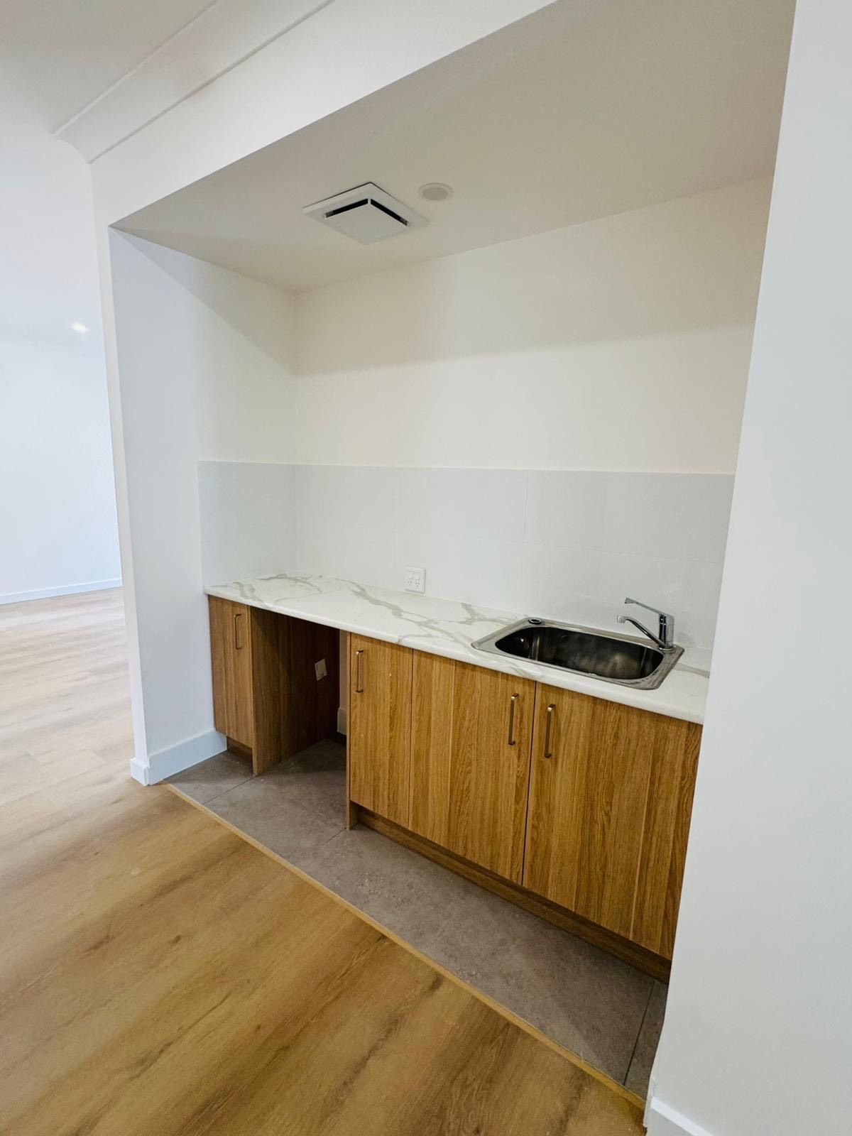 1bb07e8d 25de-4fce-89ad-7a9303f18b4a