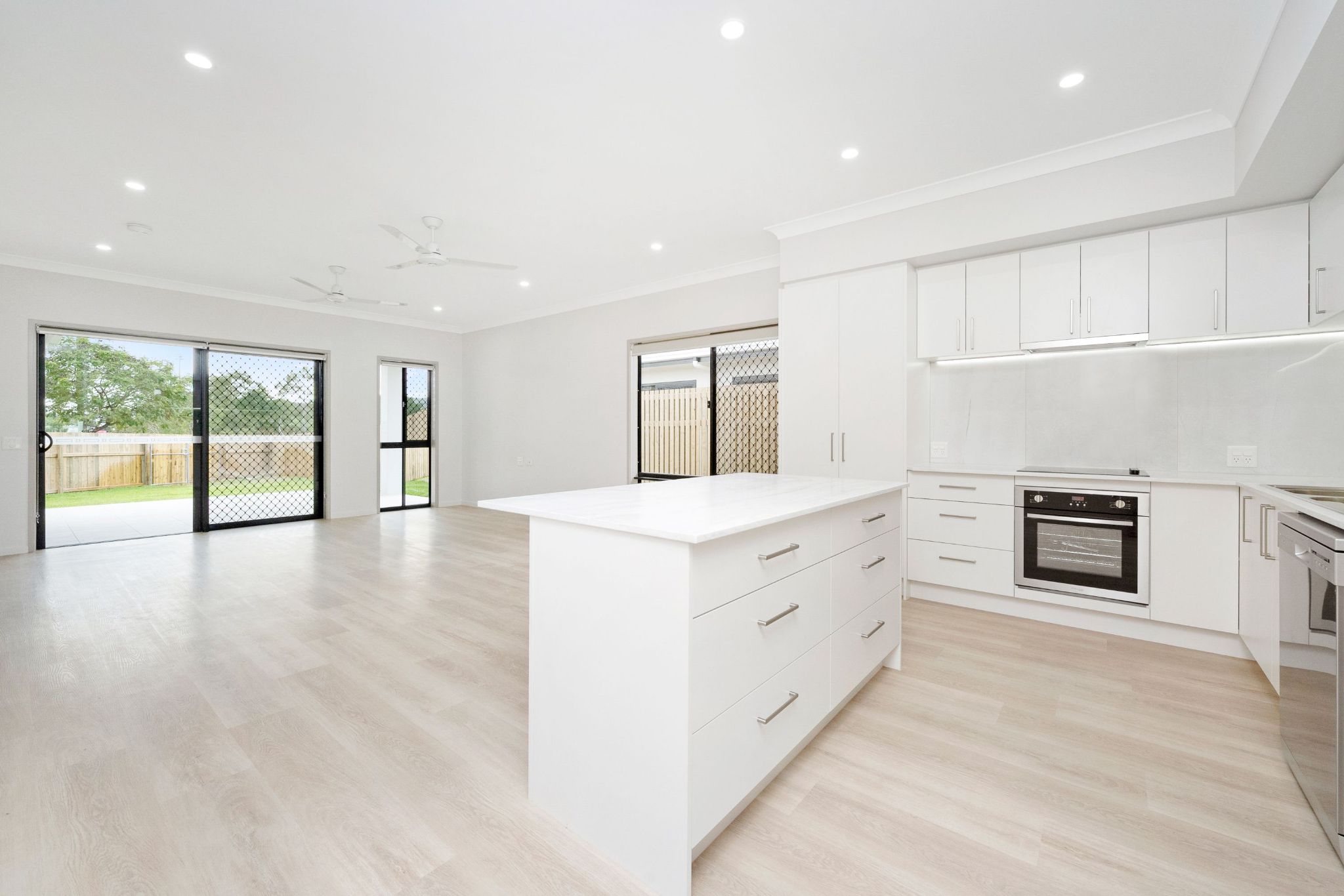 Bayswater Rd 141   Kitchen to Patio