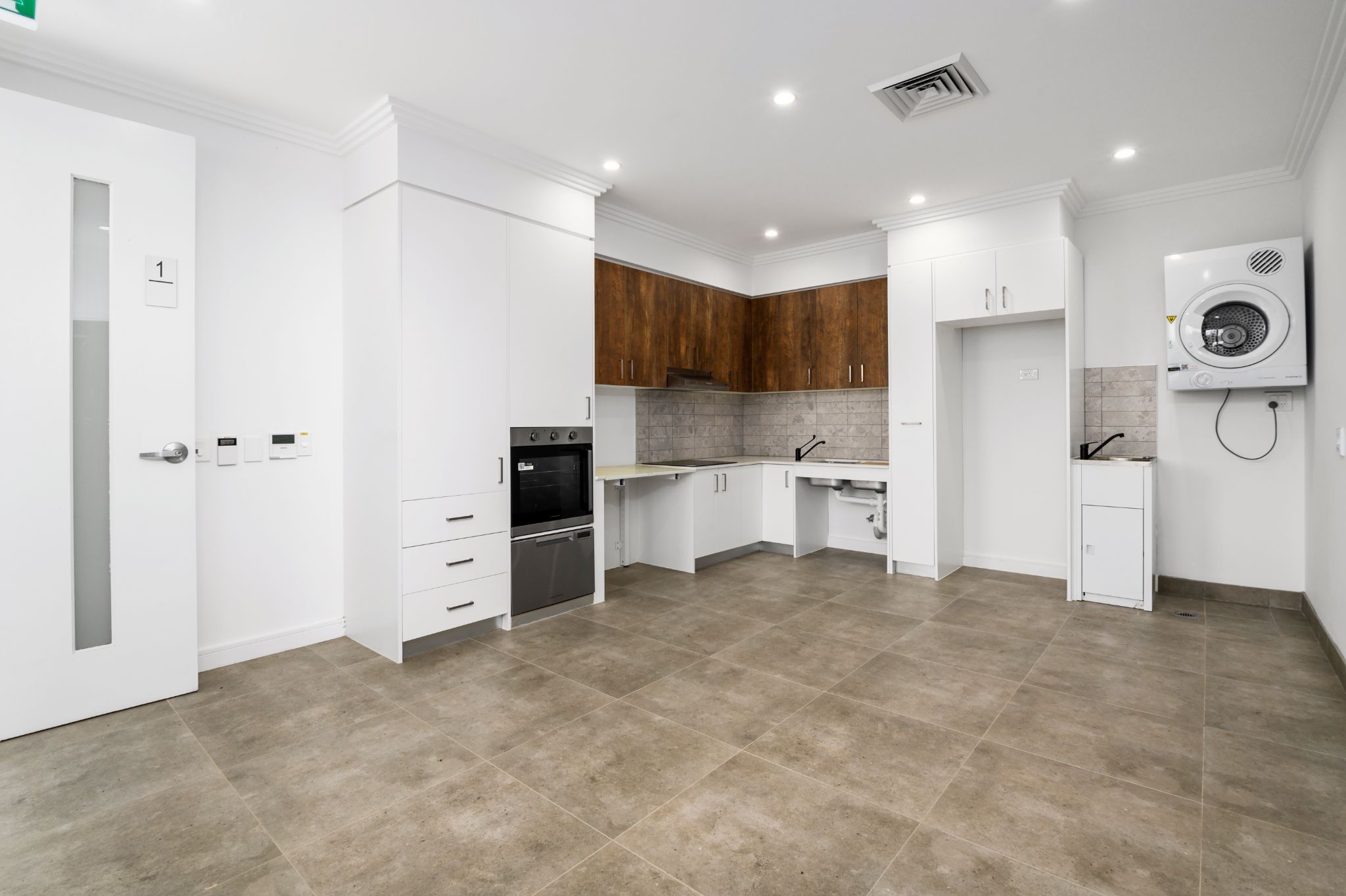 006 Open2view_ID827604-22_Fragar_Road