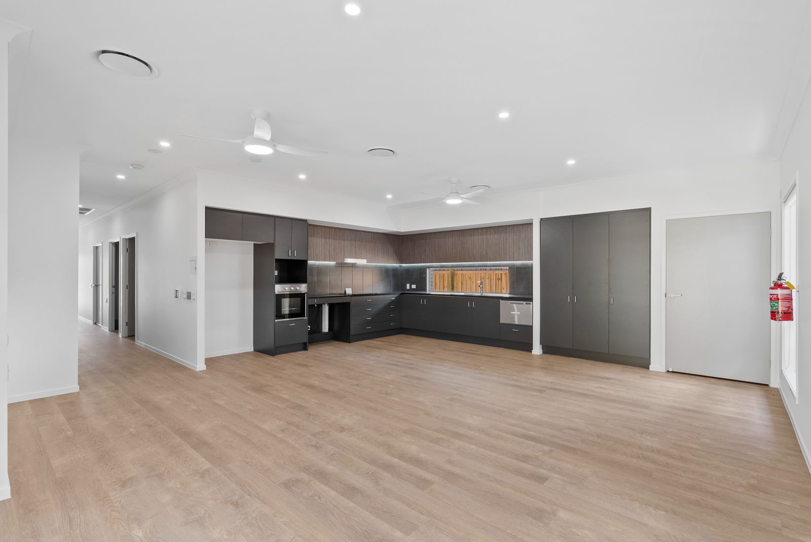 008 Open2view_ID989705-28_Headway_Street