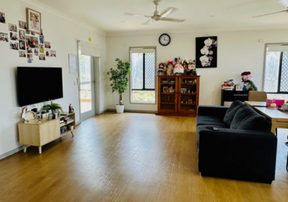 2   Ena St 13 - Living