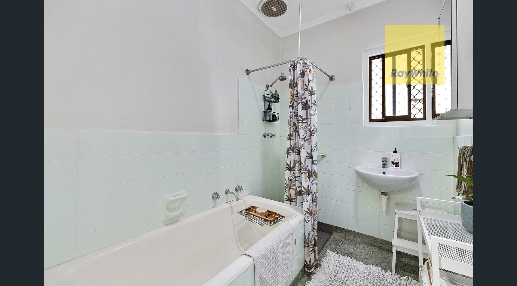 1 Pankina Grove   Bathrooms