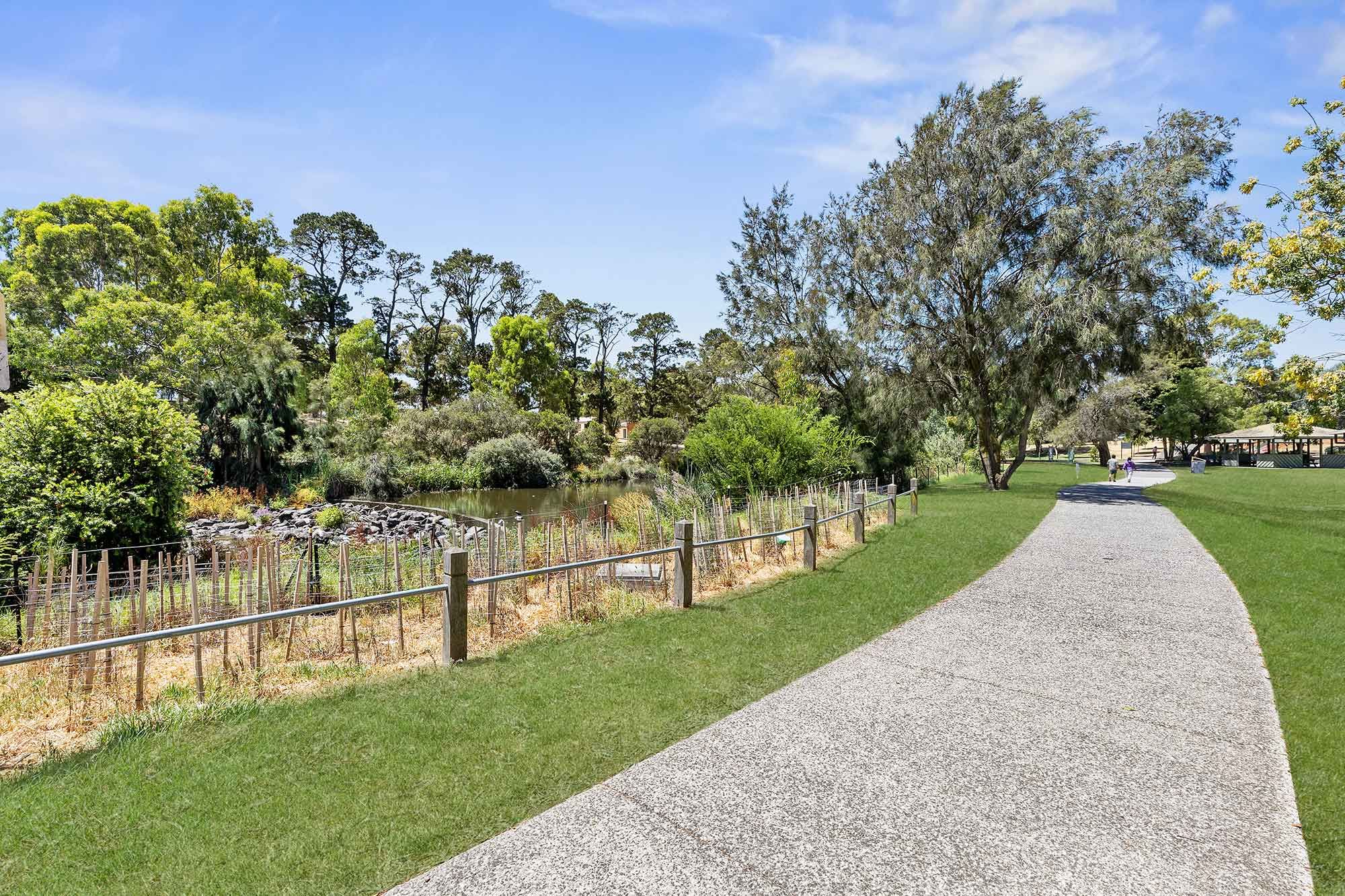 Reservoir   Edwardes Lake Park 2 LR No Logo