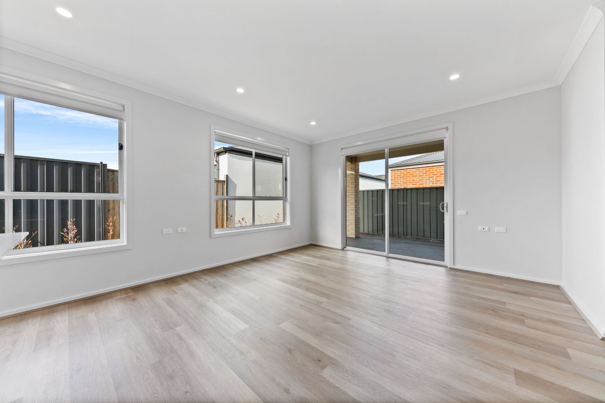 Feathertop Avenue  Weir Views (8)