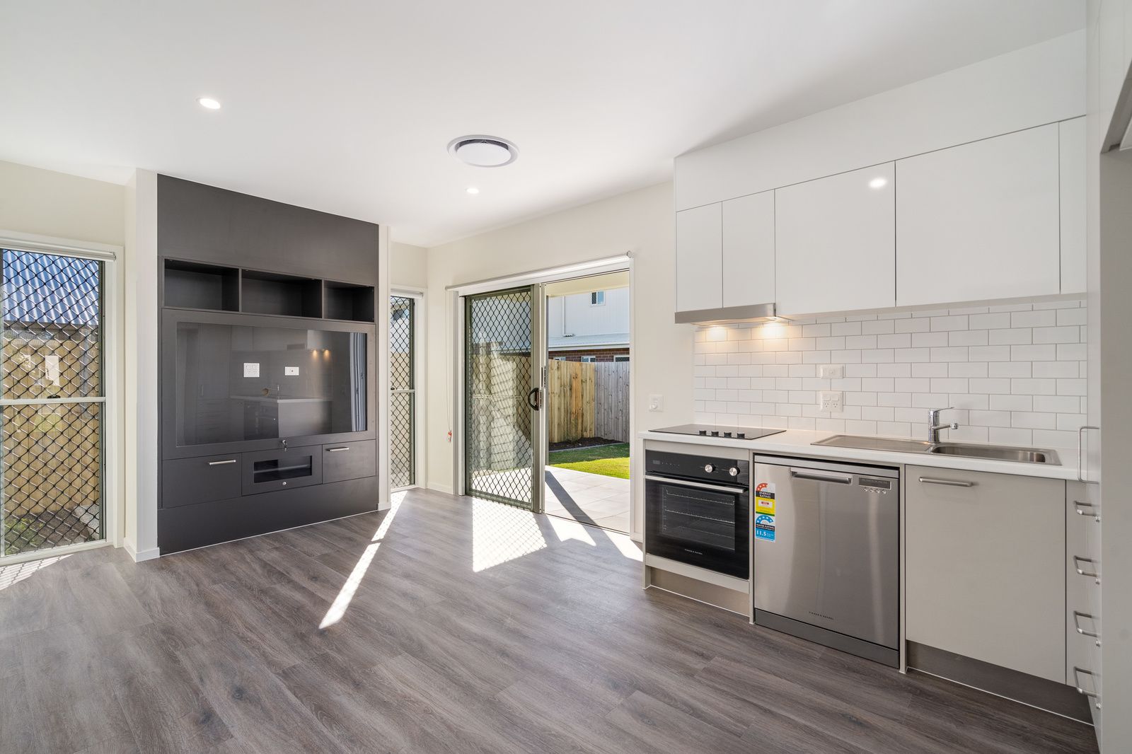 006 Open2view_ID704789-21_Grothe_Street