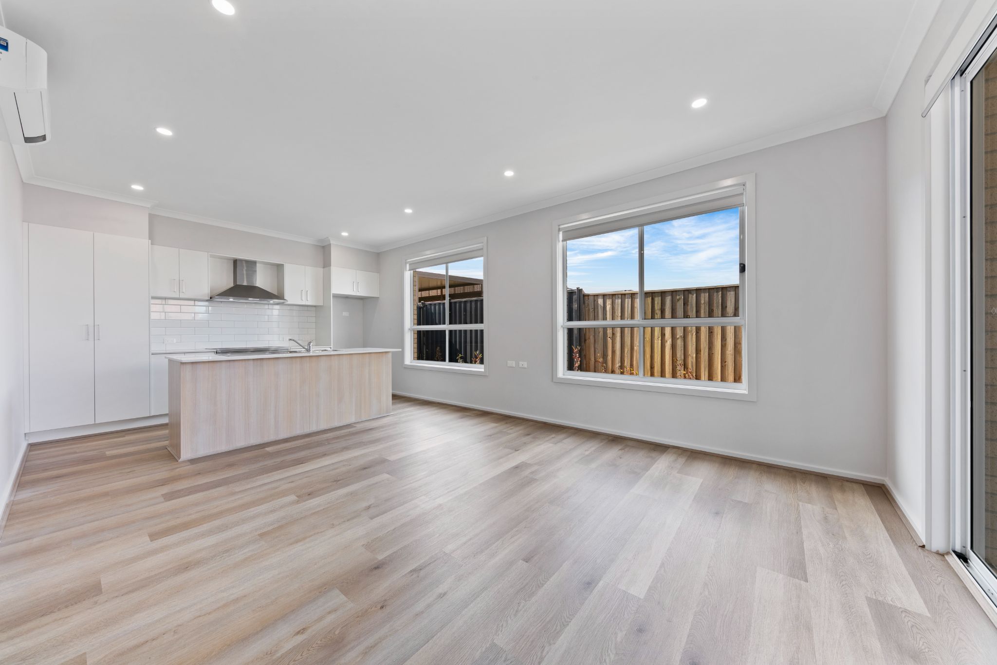 Feathertop Avenue  Weir Views (12)