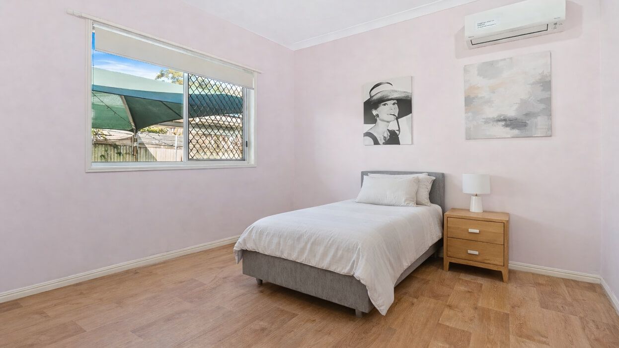 tewantin dax40165H-accommodation-bedroom-l