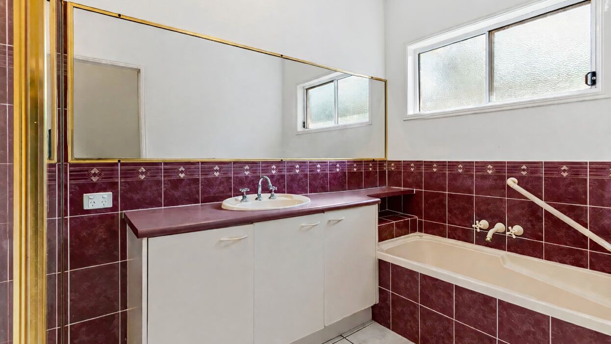 tewantin dax40165H-accommodation-bathroom-l