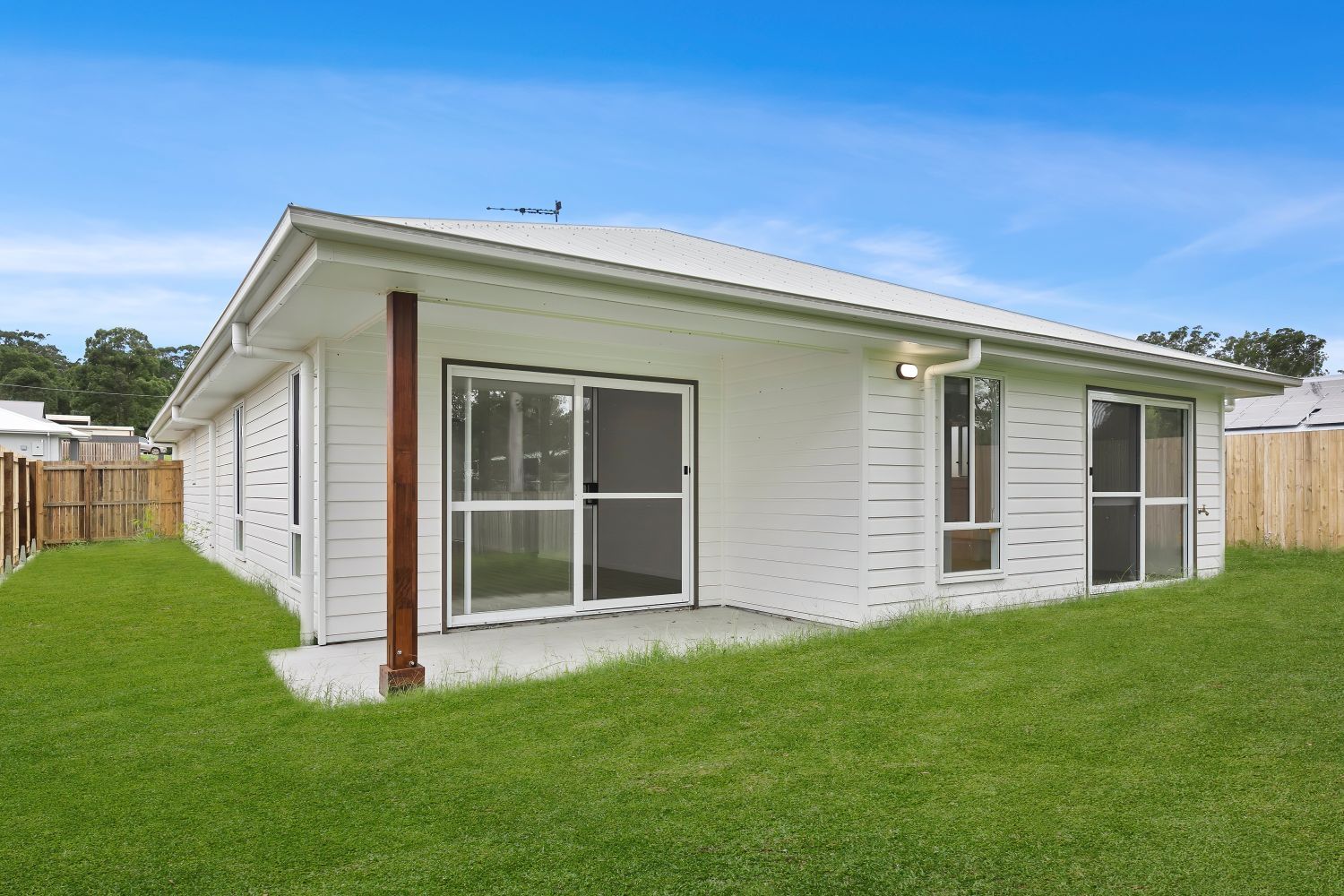 008 Open2view_ID941567-85_Hamilton_Road