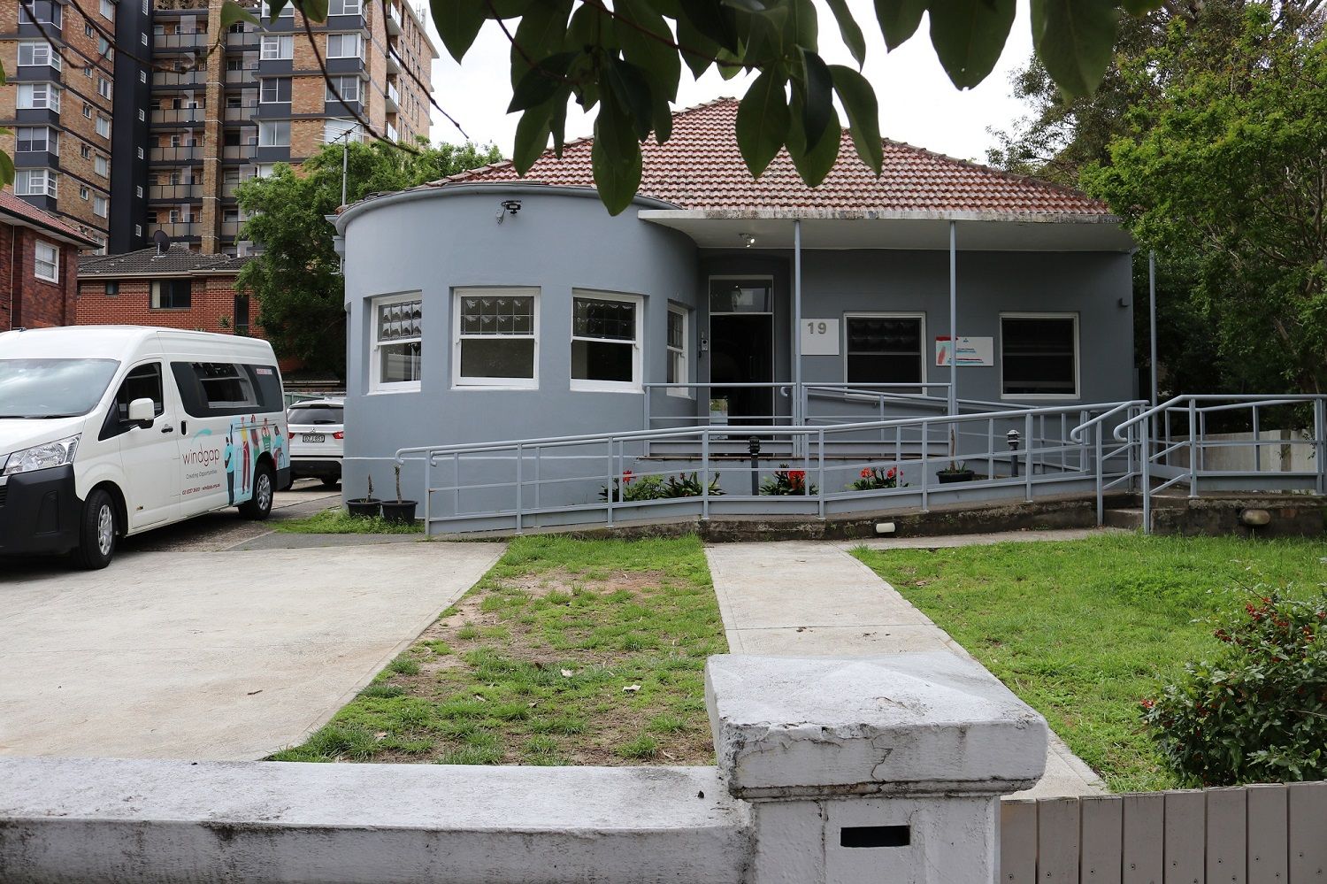 Kensington Front with Van