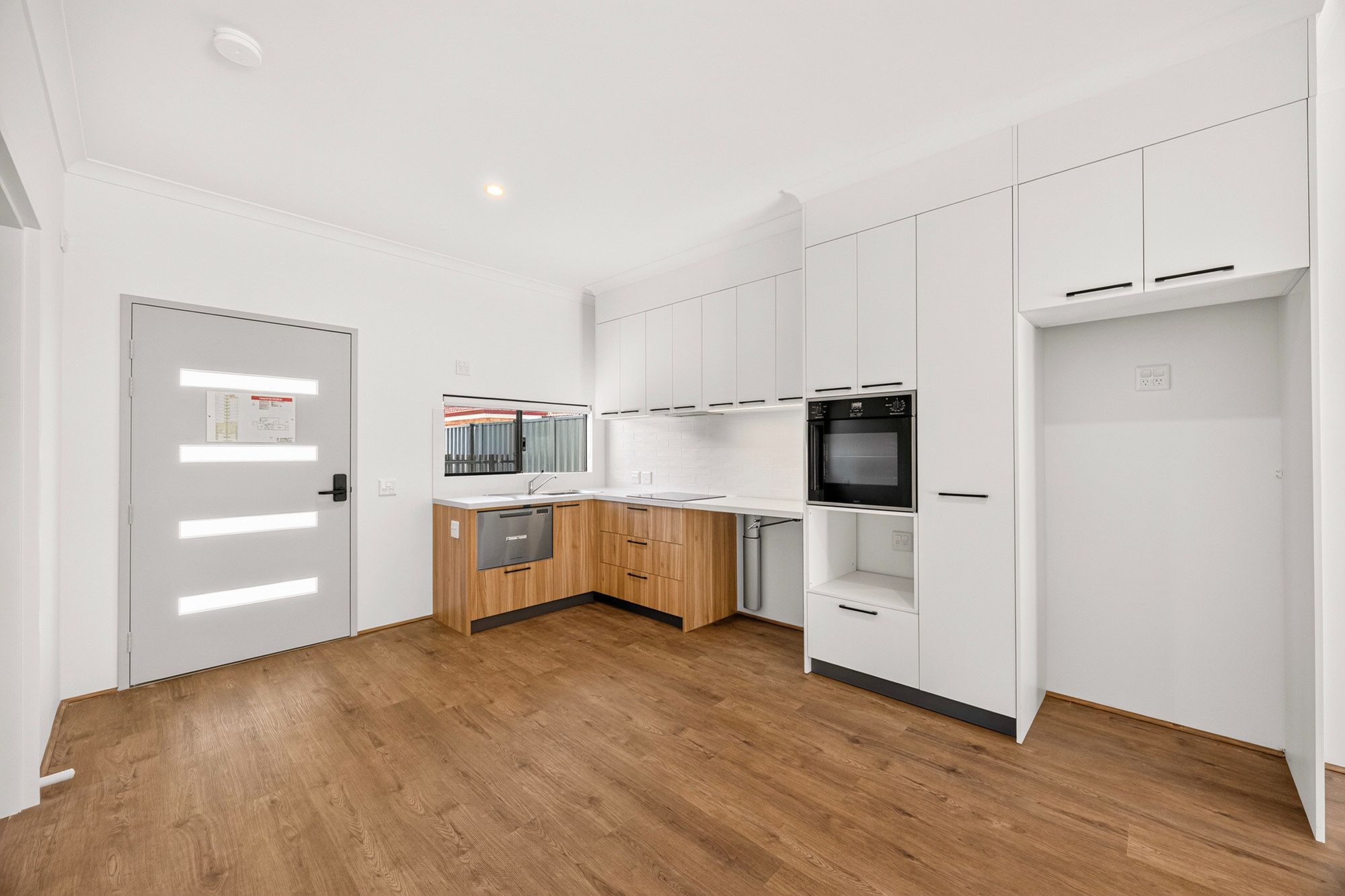 8 1132 john st - 08