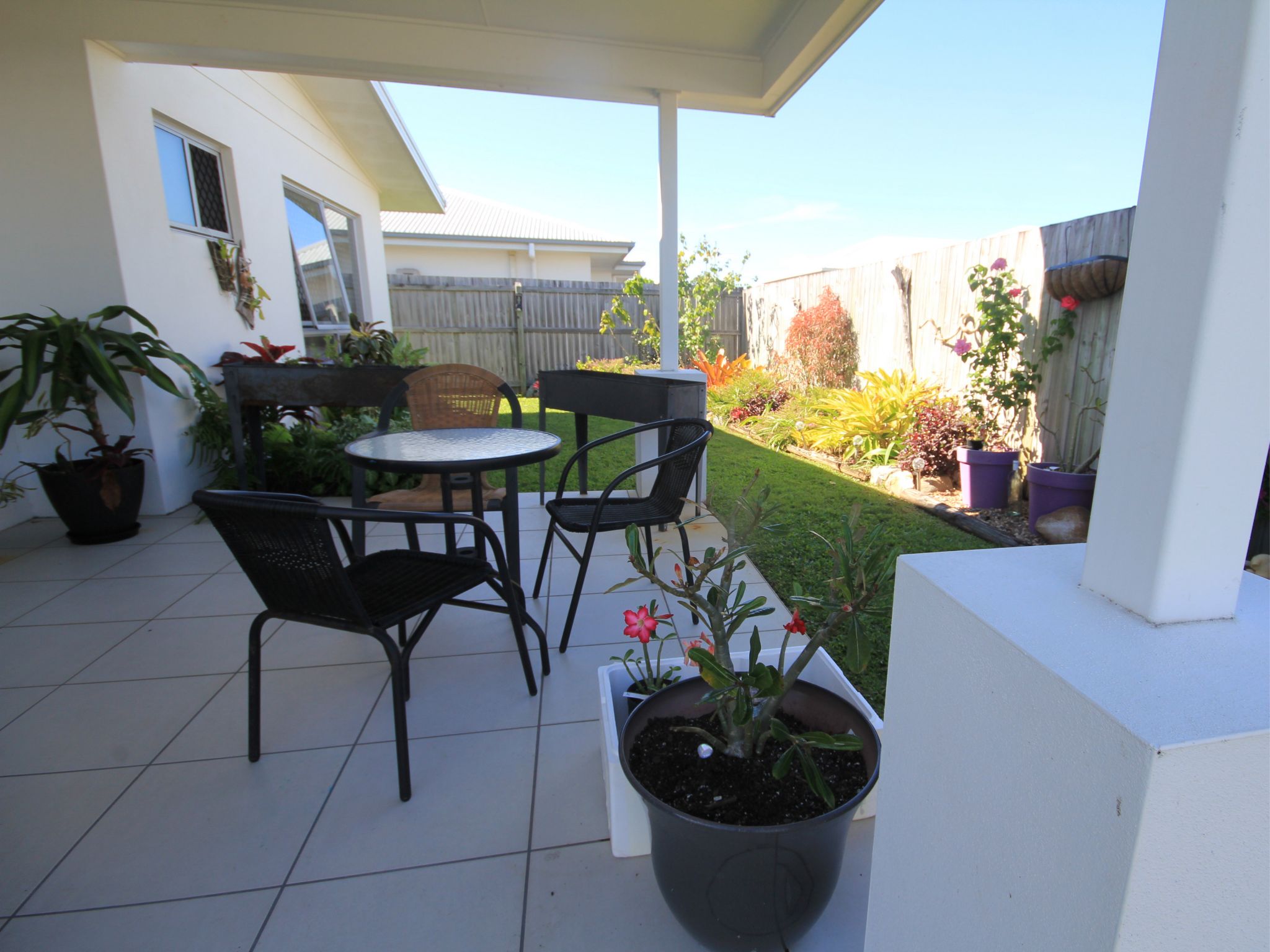 Somerset A patio  Gonest