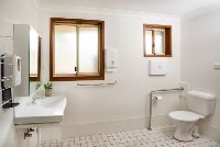 SIL024 20 Sara Jane Close Kanwal _ Duplex 1_ Shared Bathroom-Toilet-8727