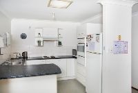 SIL024 20 Sara Jane Close Kanwal _ Duplex 1_ Shared Kitchen-8772