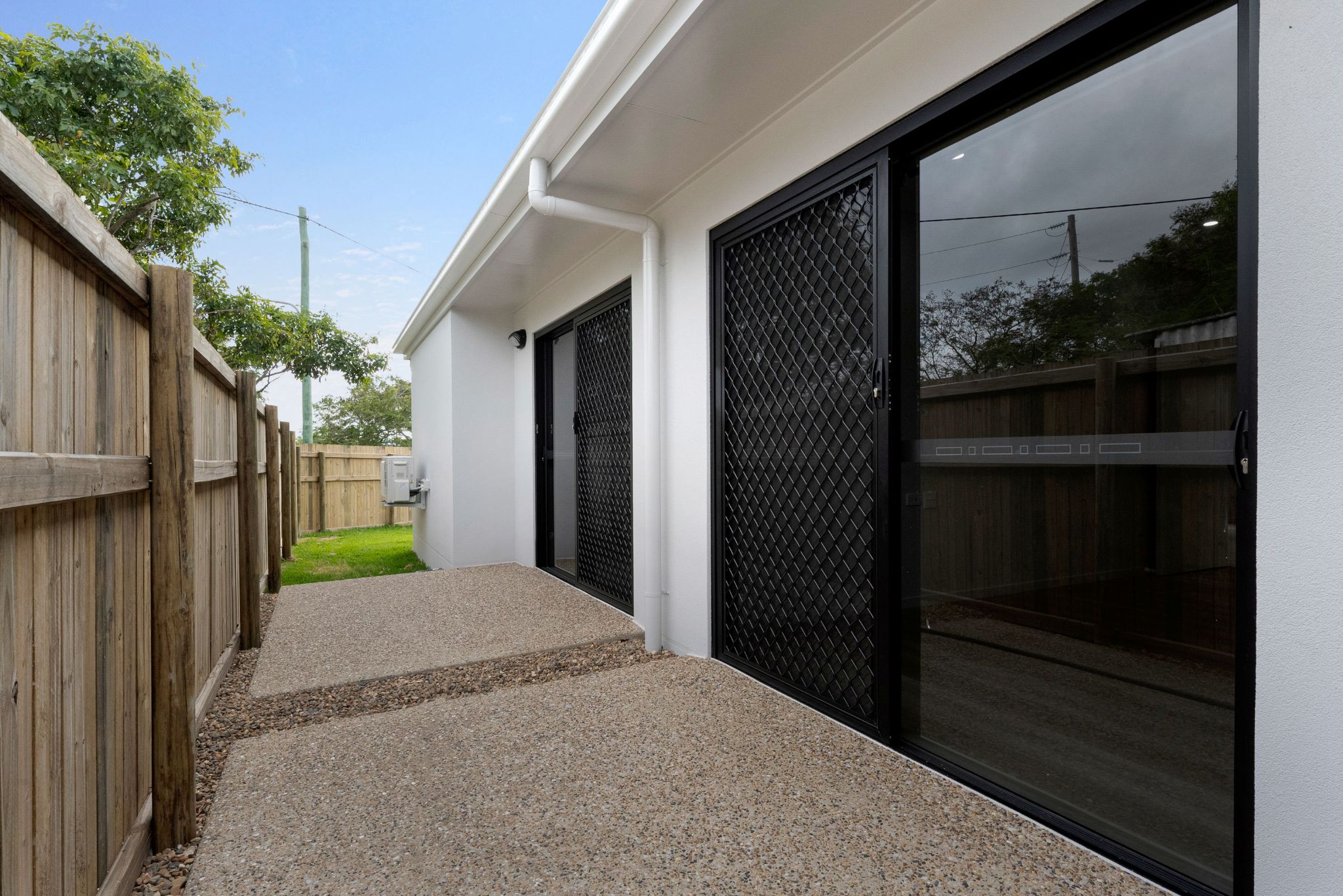 Bayswater Rd 141   Bed 2 and 3 courtyard