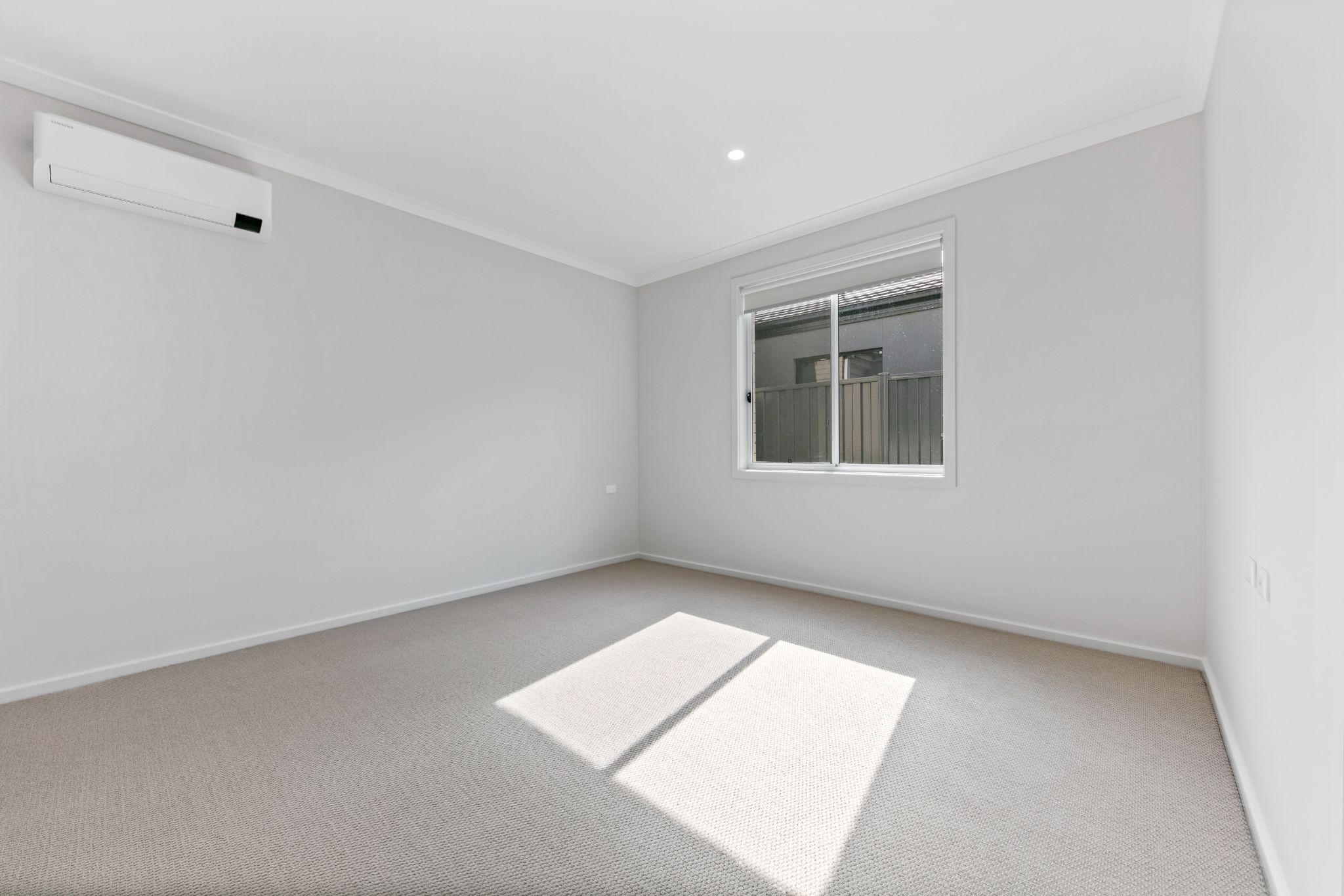 Feathertop Avenue  Weir Views (14)