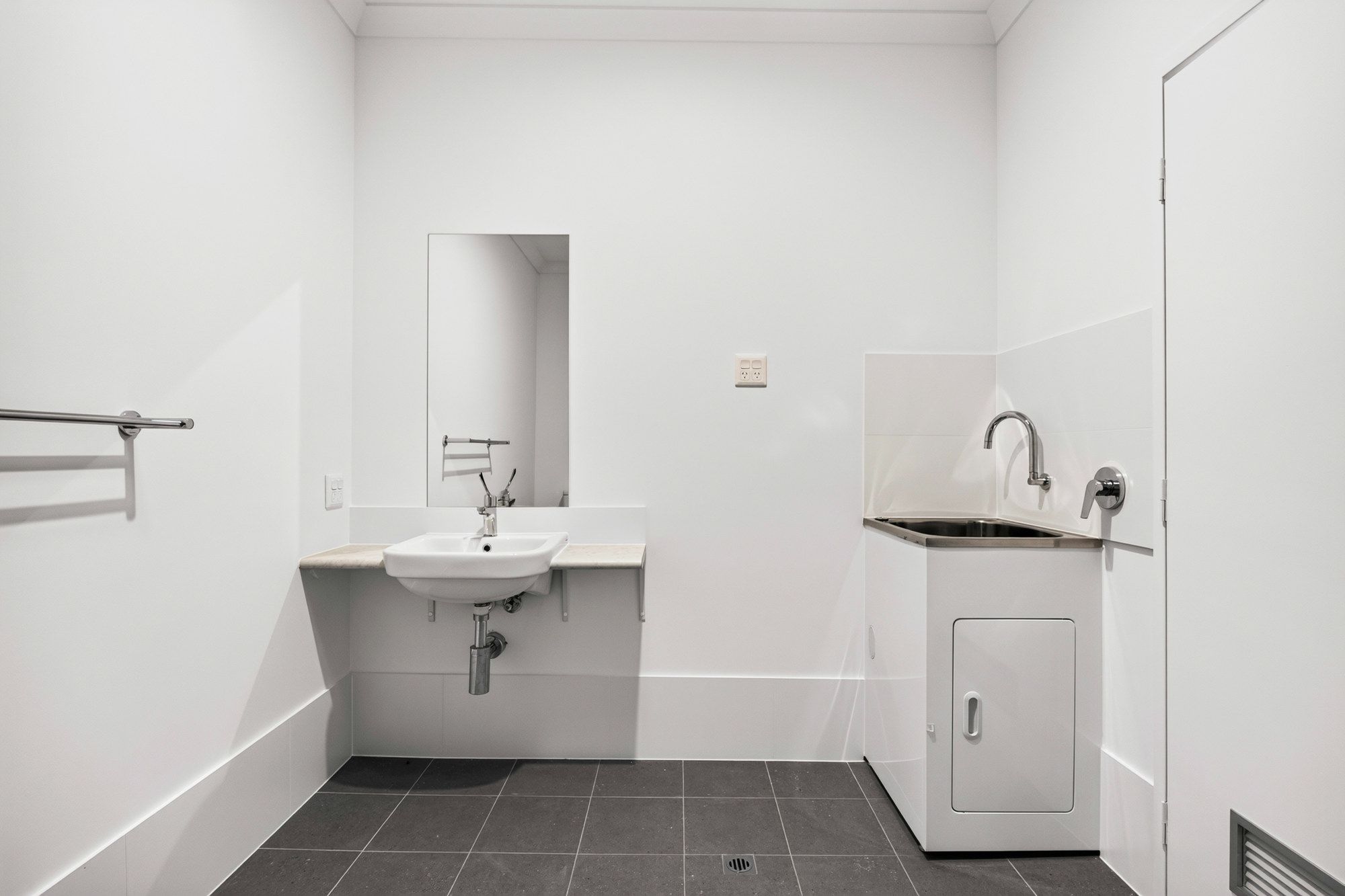 17 1132 john st - 17