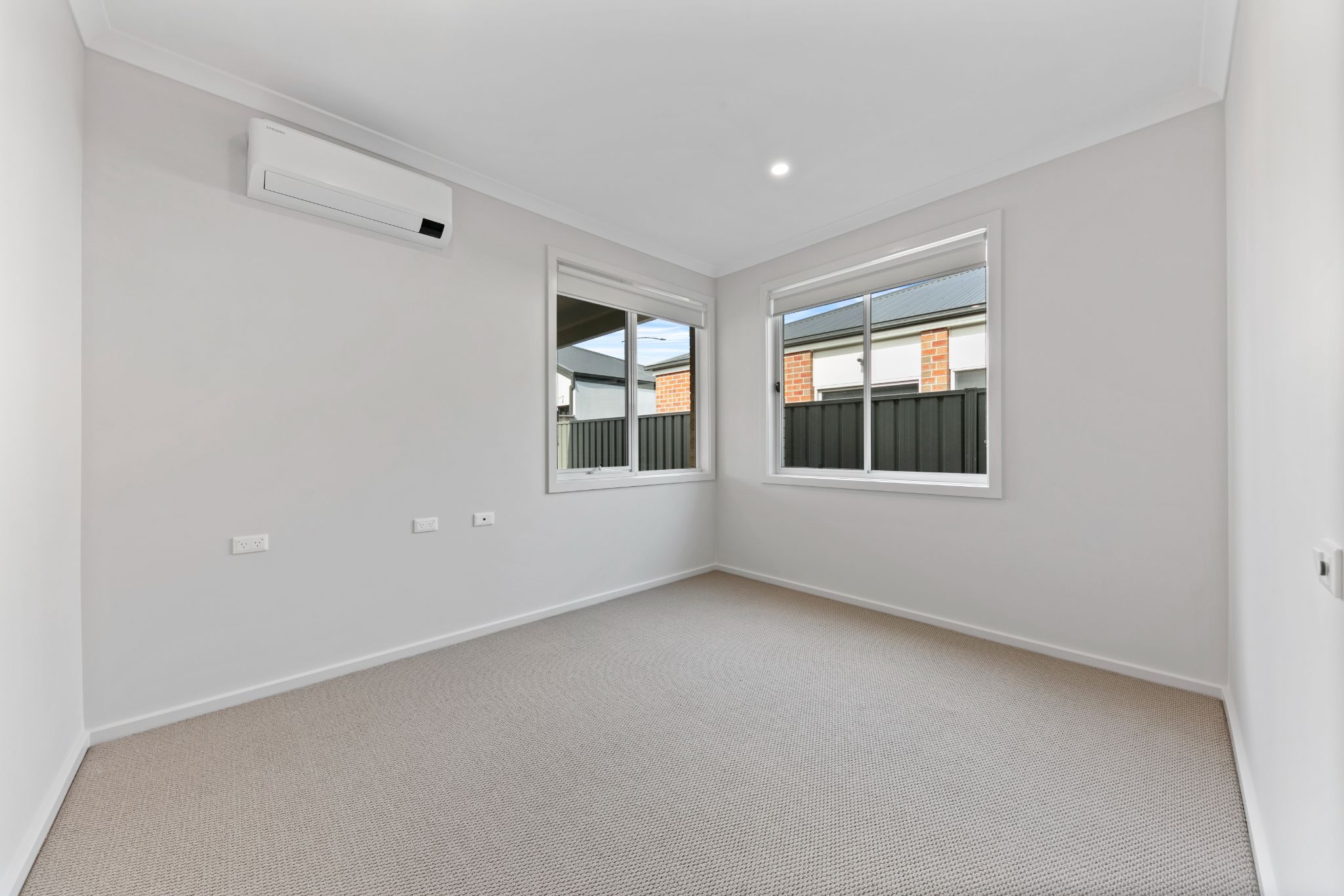 Feathertop Avenue  Weir Views (3)