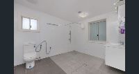 94 High Street shared bathroom