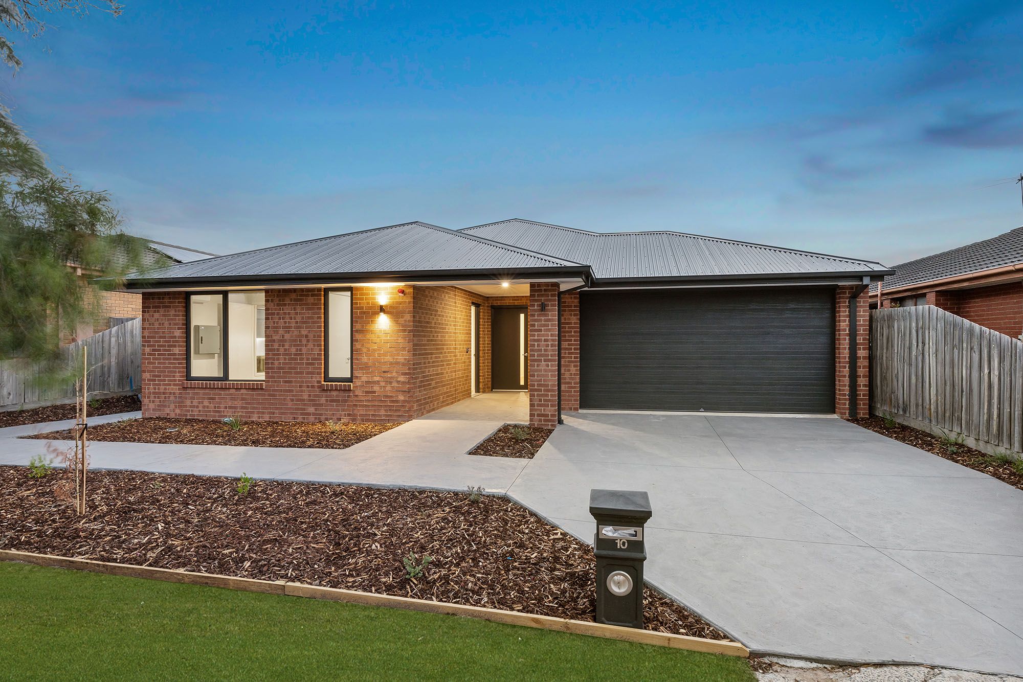 Thanos   Facade 1 Dusk LR No Logo