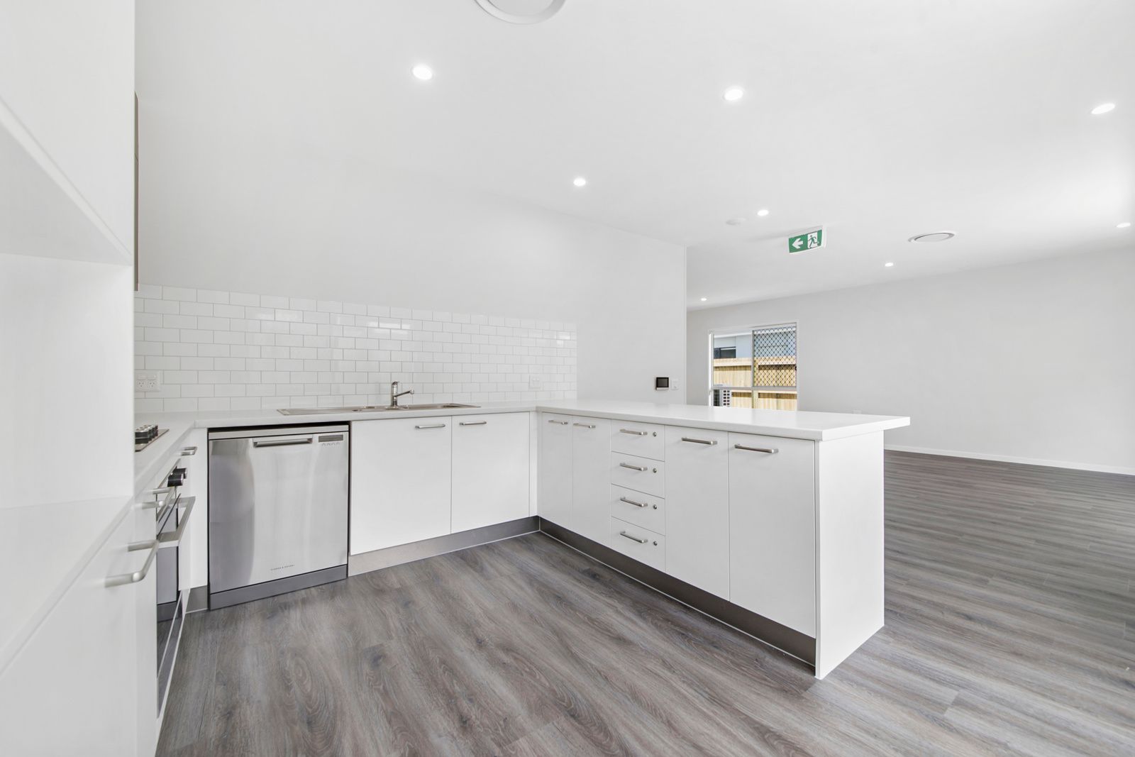 003 Open2view_ID677147-58_Mercy_Circuit