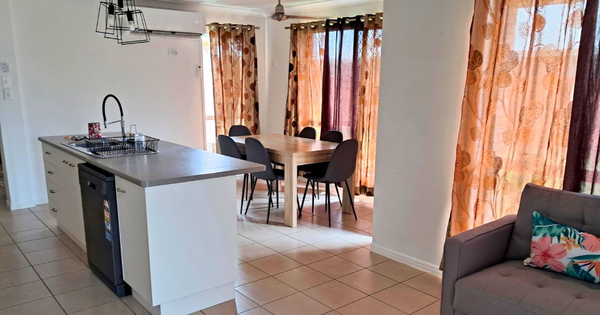 Spacious SIL Home in Thabeban Kitchen and Dining