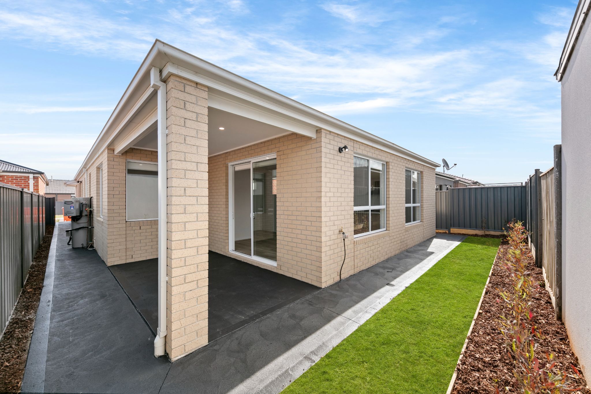 Feathertop Avenue  Weir Views (10)